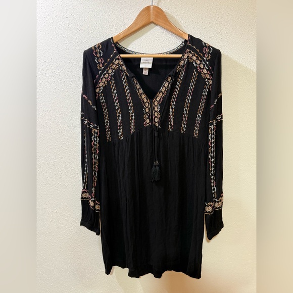 Knox Rose Black Long Sleeve Dress with Patterned Details - Picture 2 of 5